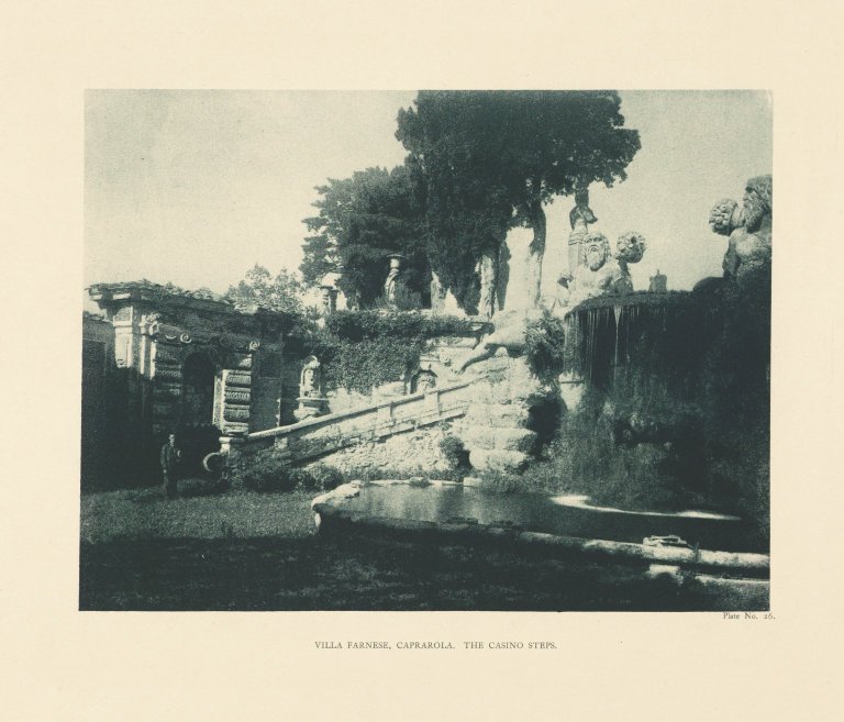 Fountain of the vase